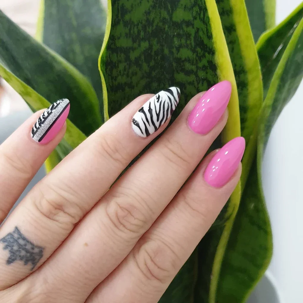 Aliki's Nail Bar - Image 32