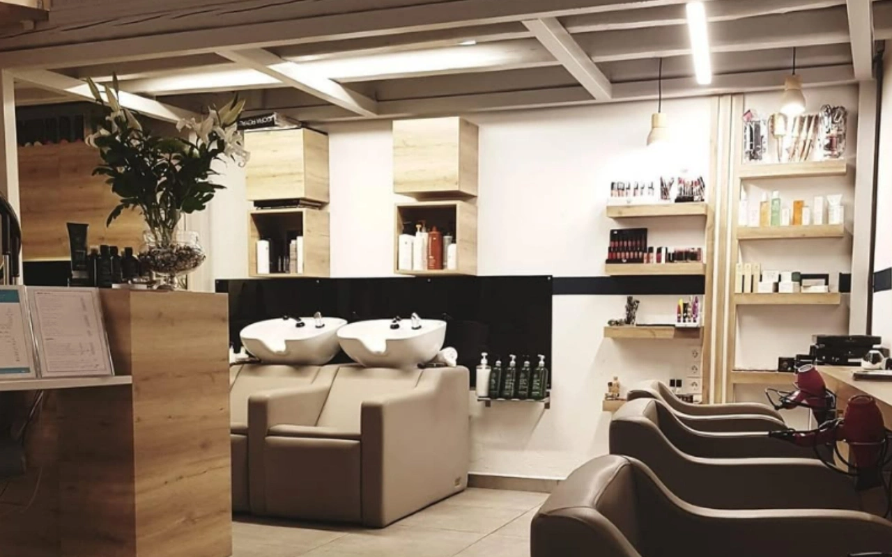 Commo Gusto Beauty Salon - Image 1