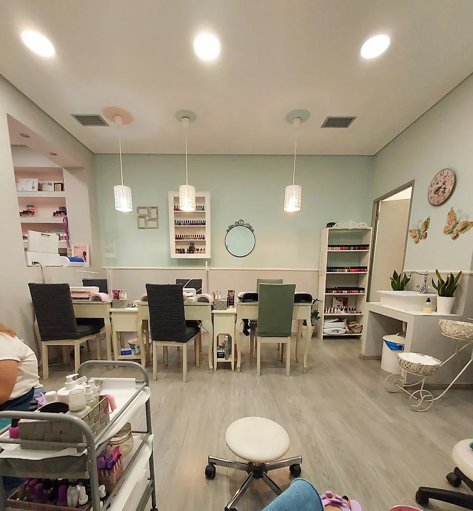 Aliki's Nail Bar - Image 31