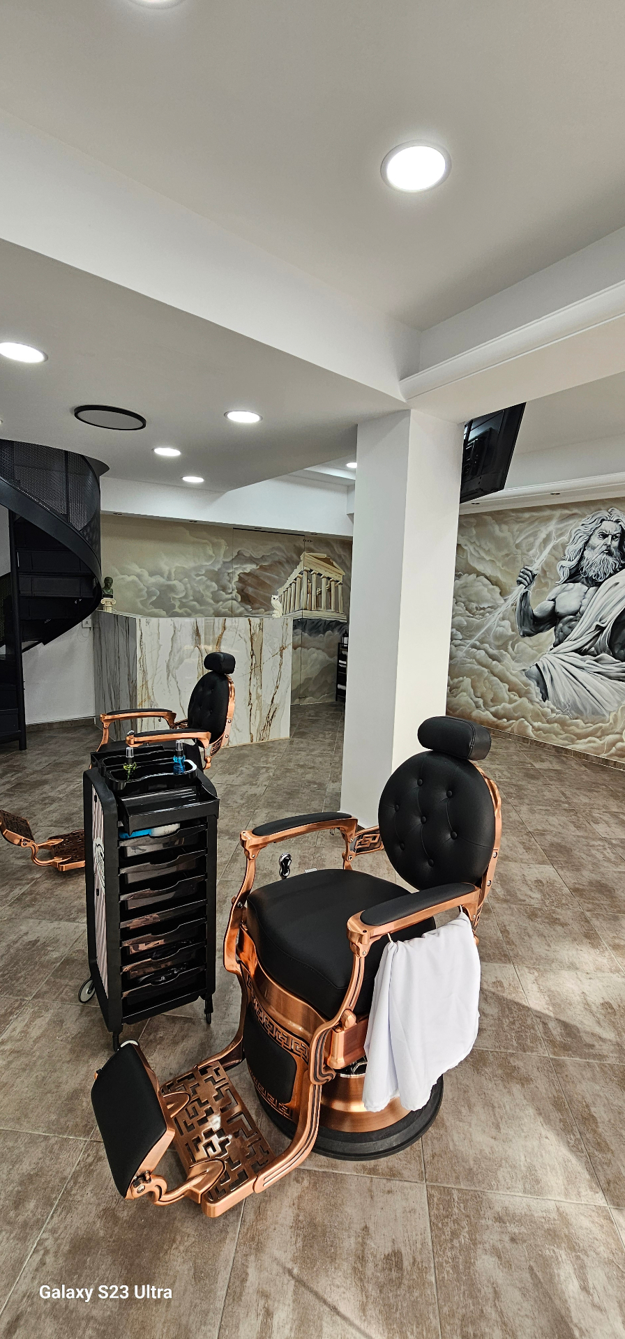 Hoplite Barbershop - Image 10