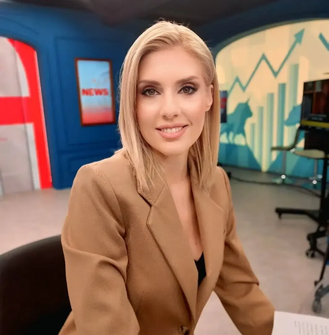 Vaso Stampoli Makeup Artist - Image 17