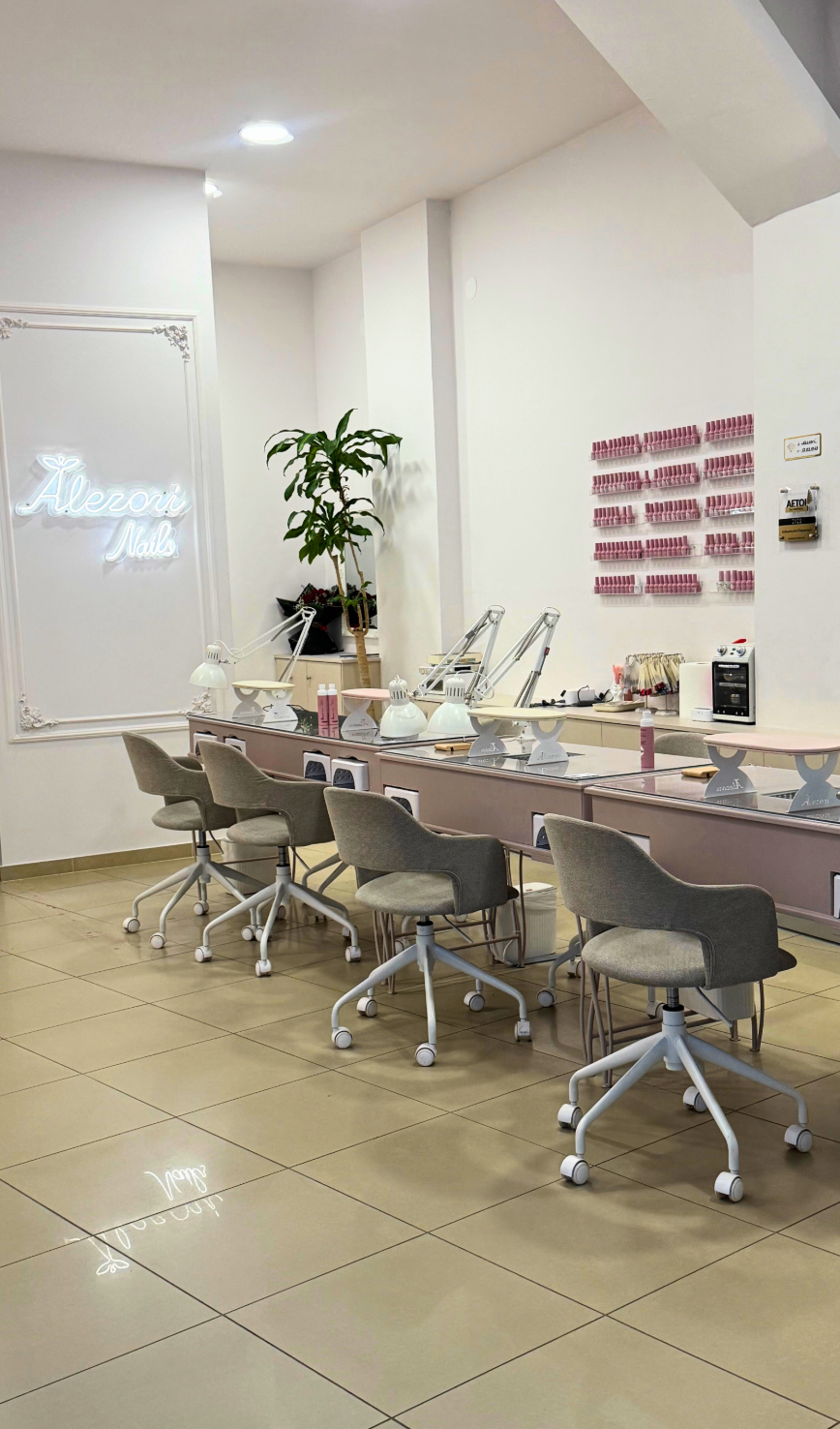 Alezori Nails - Image 1