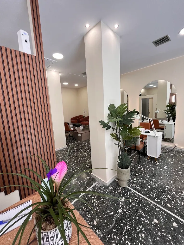 Kelli Kiriazi beauty salon - Image 2