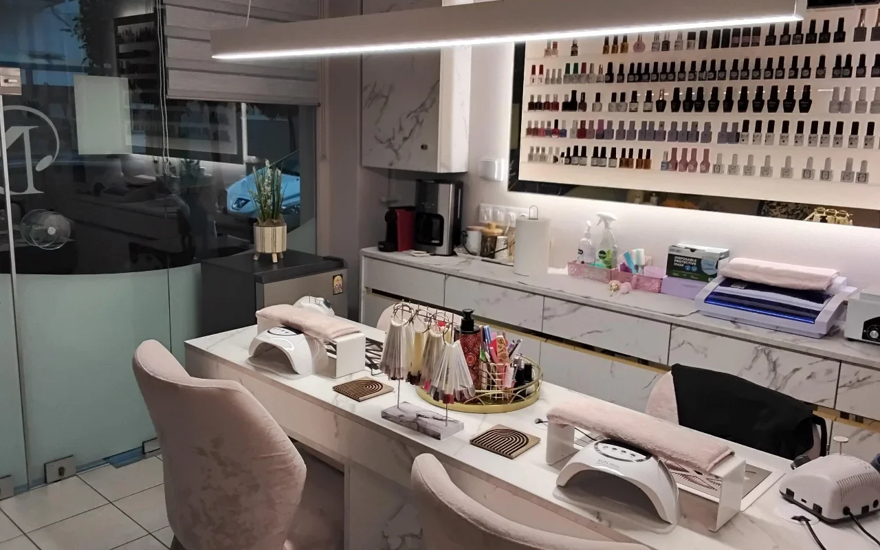 Deni Nails - Image 1