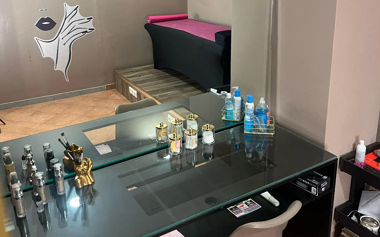 Queens & Kings Nails and More - Image 3