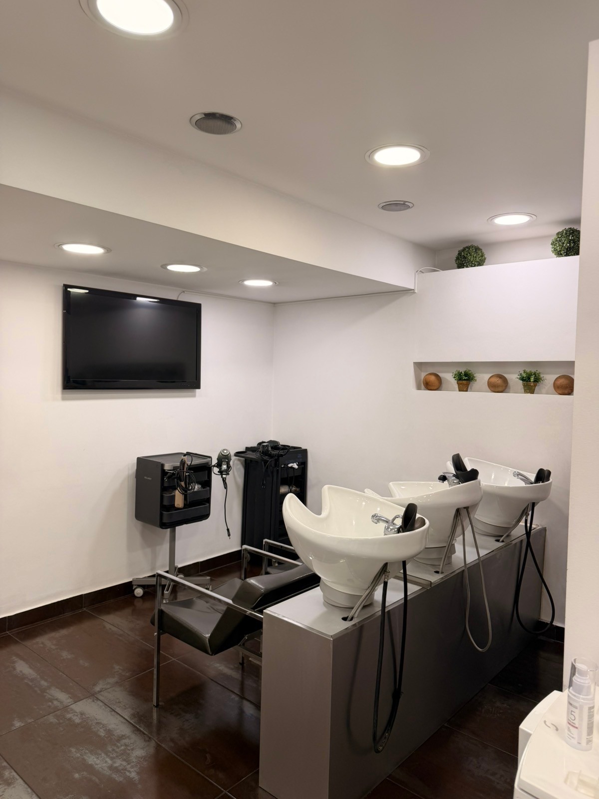 THE BEAUTY WORKSHOP - Image 3