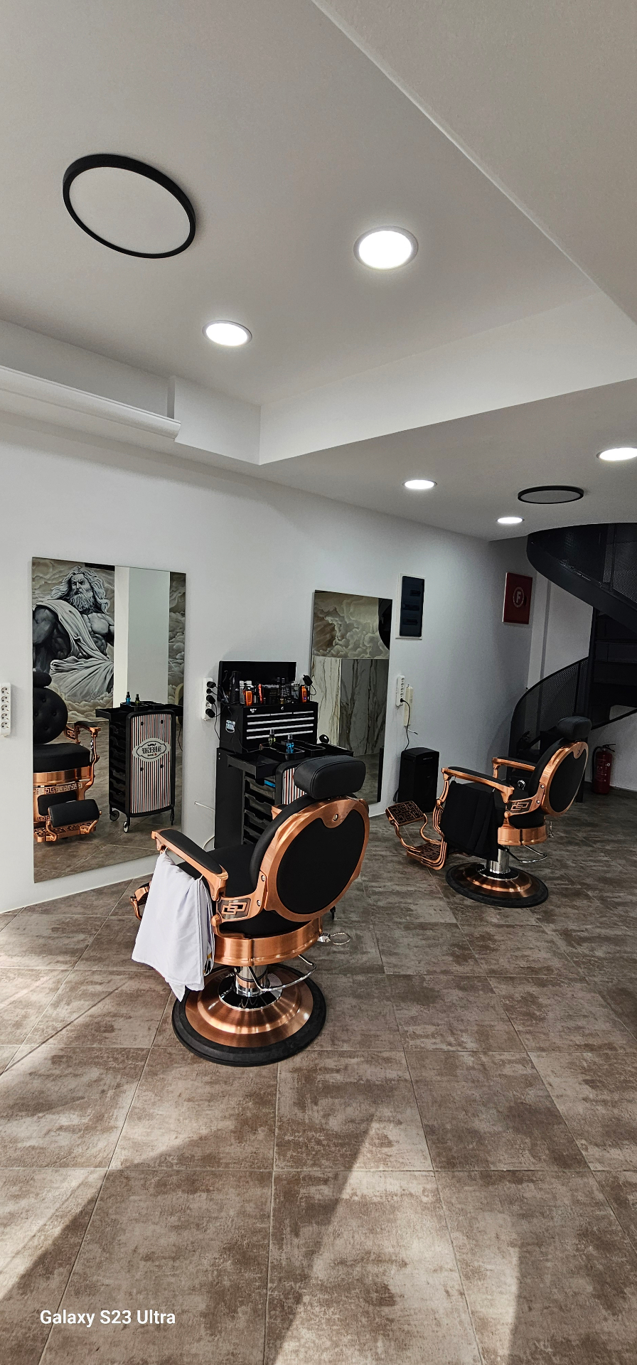 Hoplite Barbershop - Image 11